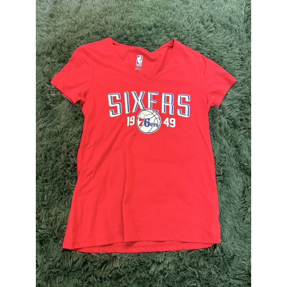 Philadelphia 76ers NBA Women's Small Red V-Neck T-Shirt Fan Apparel